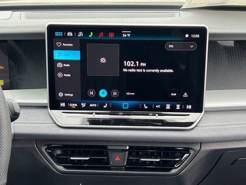 New 2026 Volkswagen Tiguan SE R-Line AWD/4WD image 17