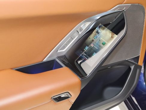 Used 2023 BMW 760i xDrive image 35