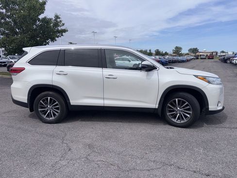 Used 2019 Toyota Highlander XLE AWD/4WD image 12