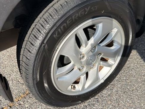 Used 2021 Hyundai Venue SE image 15