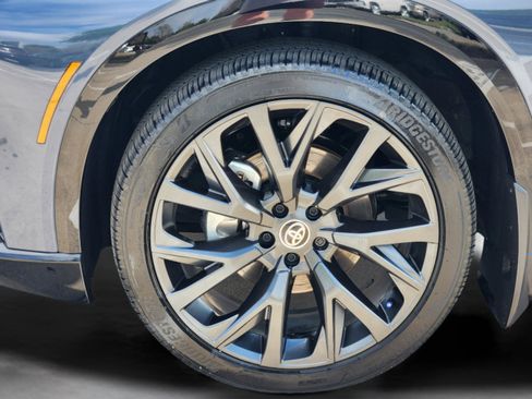 Used 2025 Toyota Crown Signia w/ Advanced Technology Package image 10