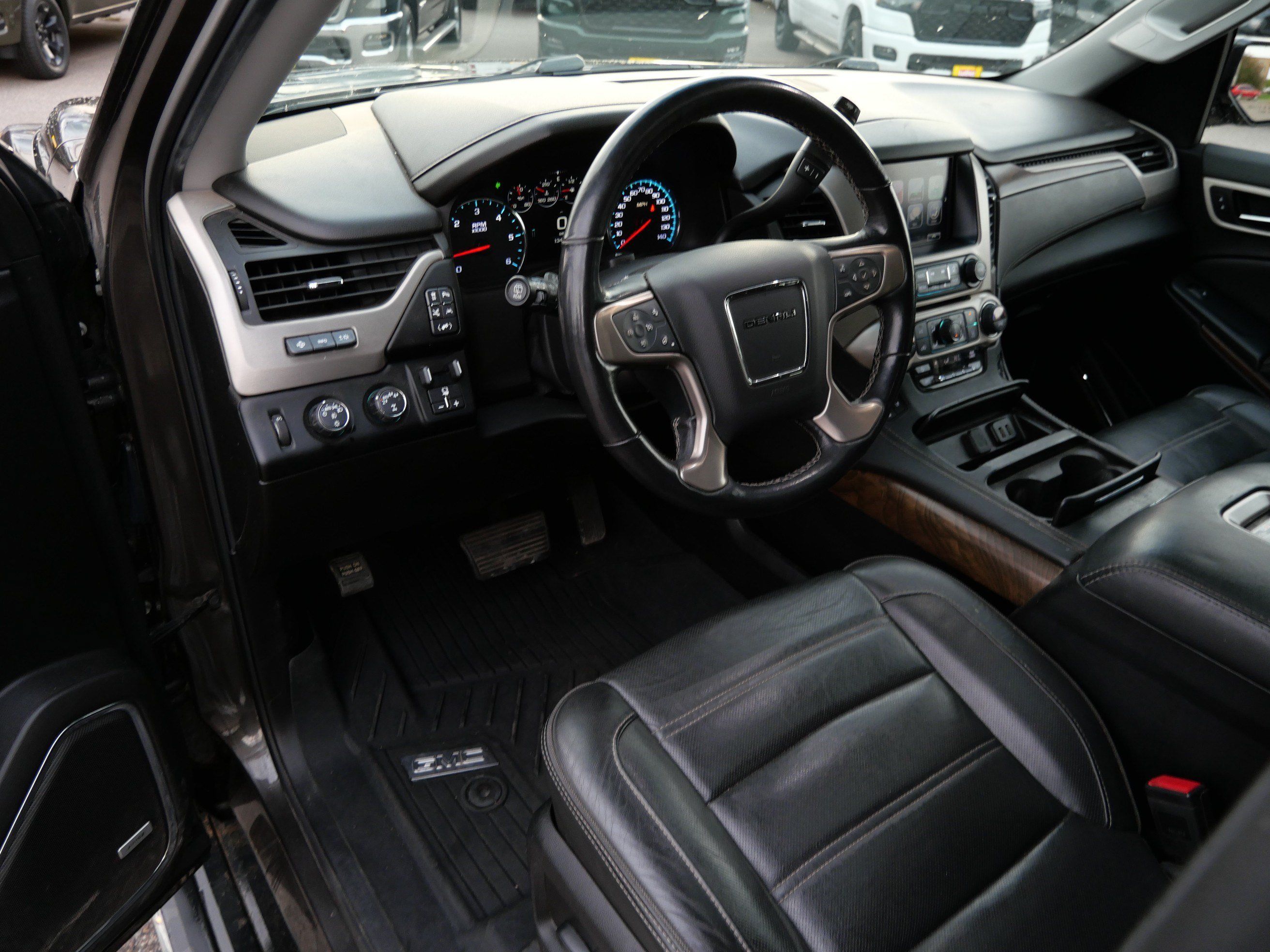 Used 2019 GMC Yukon Denali w/ Denali Ultimate Package AWD/4WD image 23
