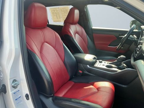 Used 2021 Toyota Highlander XSE image 16