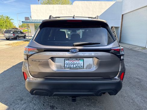 Used 2025 Subaru Forester Premium AWD/4WD image 4