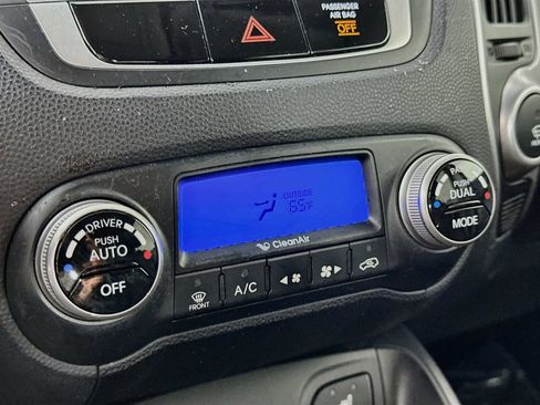 Used 2011 Hyundai Tucson Limited w/ Premium Pkg 3 AWD/4WD image 16