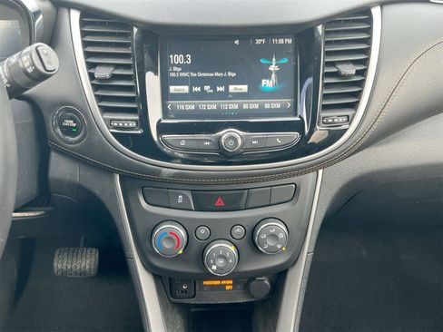Used 2017 Chevrolet Trax LT w/ LT Convenience Package image 28