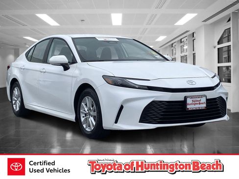 Certified 2025 Toyota Camry LE image 1