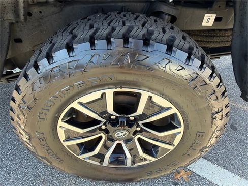 Used 2022 Toyota Tacoma TRD Sport image 19