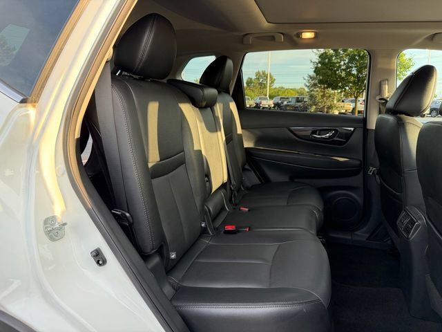 Used 2017 Nissan Rogue SL w/ SL Premium Package AWD/4WD image 18