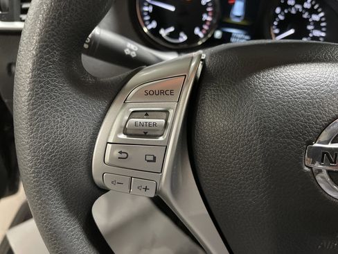 Used 2015 Nissan Rogue SV image 17