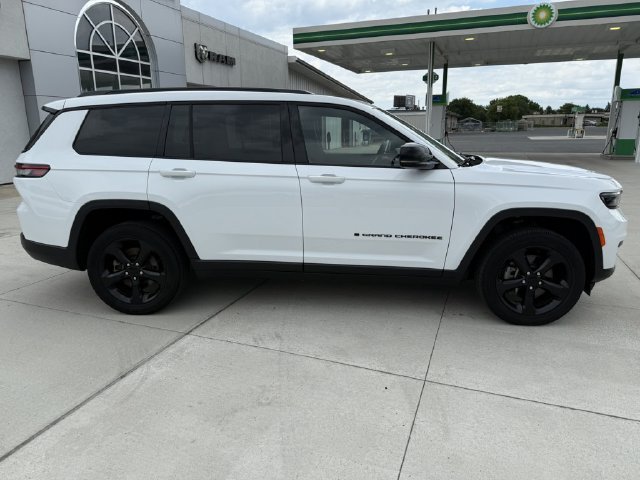 Used 2023 Jeep Grand Cherokee L Laredo AWD/4WD image 9
