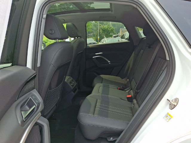 Certified 2025 Audi Q5 Premium w/ Convenience Package AWD/4WD image 10