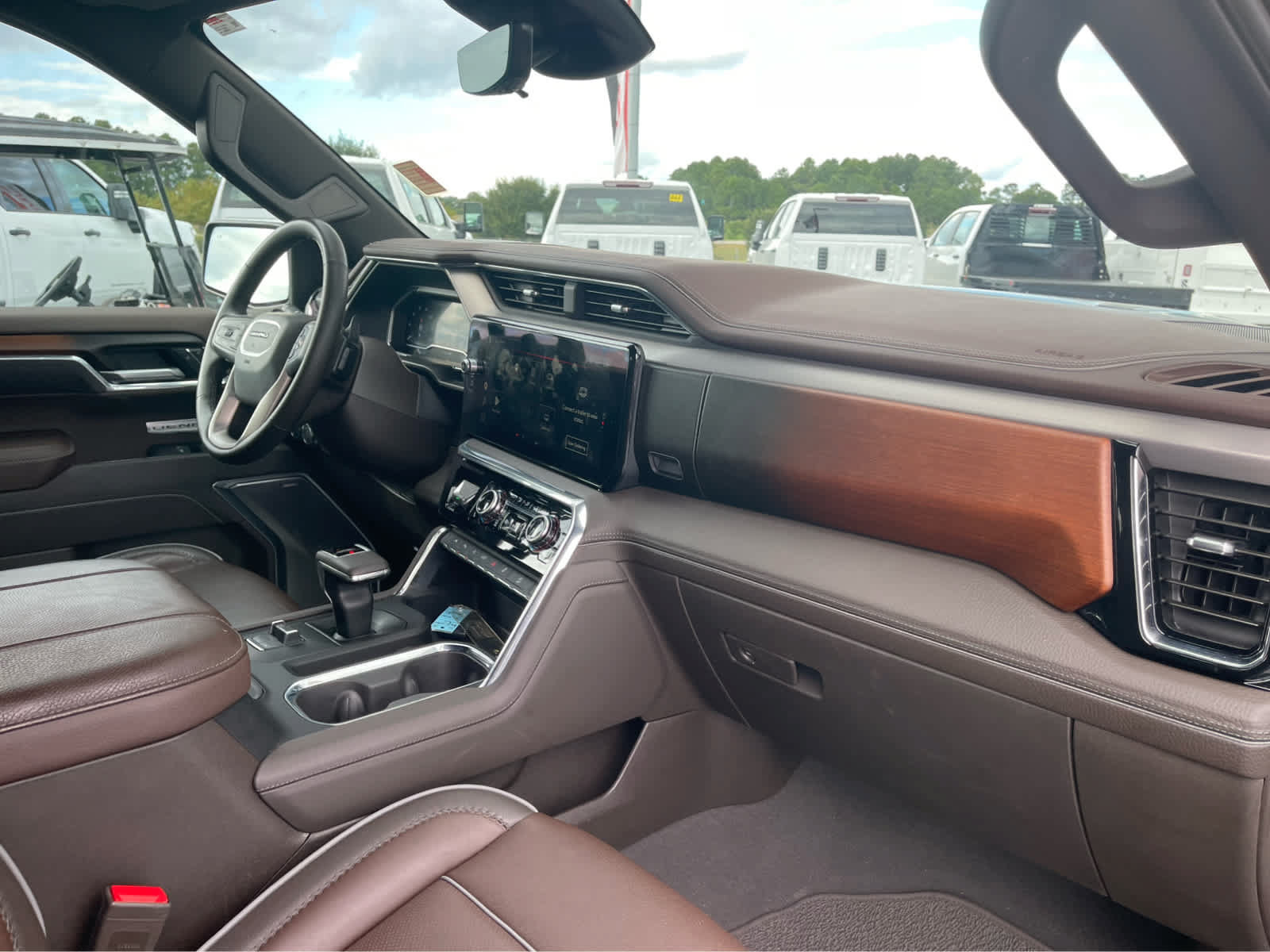 Used 2024 GMC Sierra 1500 Denali AWD/4WD image 27