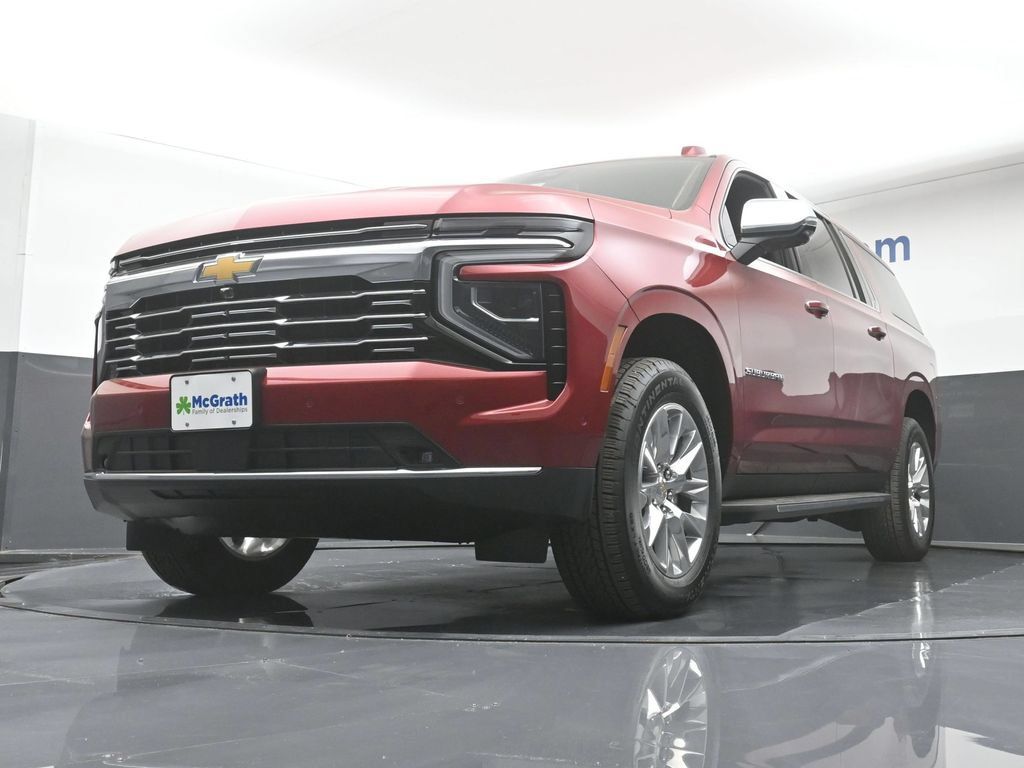 Used 2025 Chevrolet Suburban Premier AWD/4WD image 7