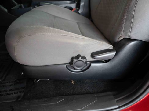 Used 2022 Toyota Tacoma SR AWD/4WD image 12