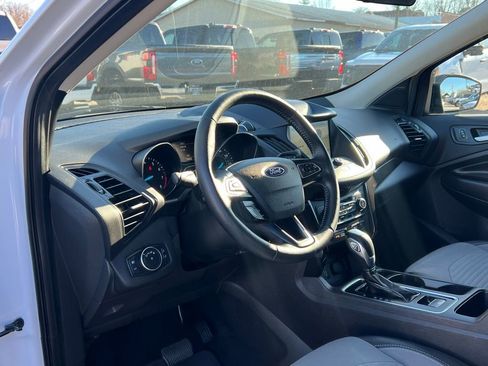 Used 2019 Ford Escape SE image 12