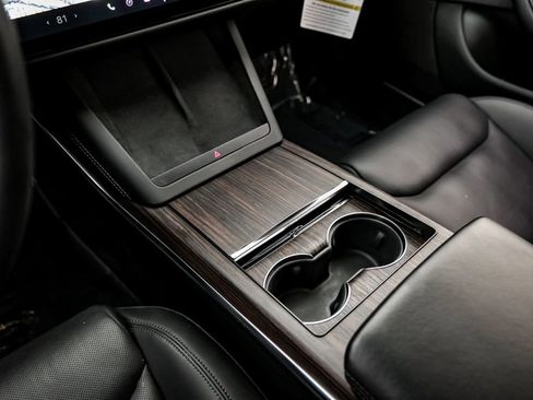 Used 2022 Tesla Model S Base image 25