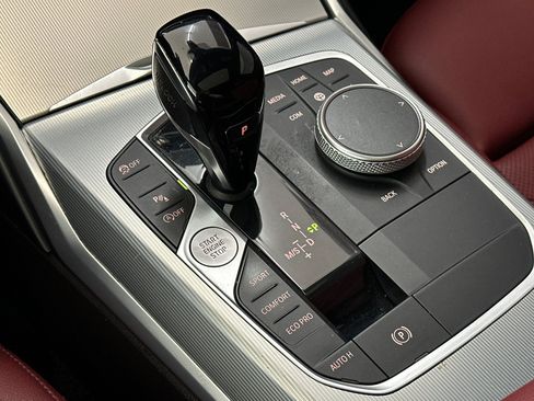 Used 2022 BMW 330i Sedan w/ M Sport Package RWD image 17