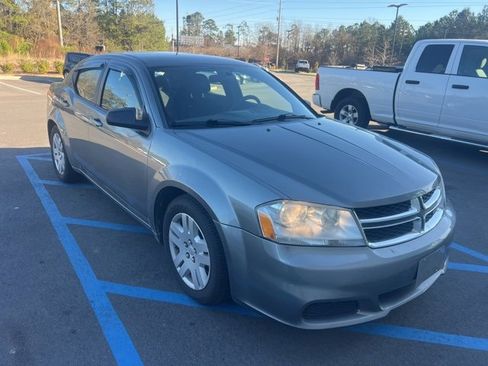 Used 2012 Dodge Avenger SE image 4