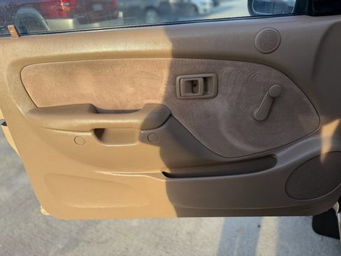 Used 2002 Toyota Tacoma 2WD Regular Cab image 17