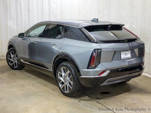 New 2026 Cadillac Optiq Luxury 2 image 7