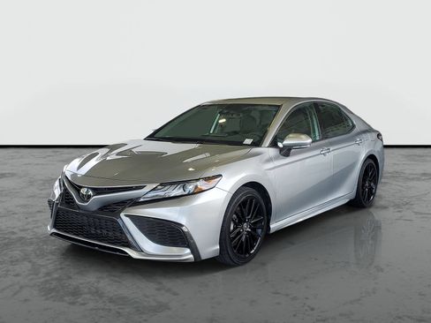 Used 2023 Toyota Camry XSE FWD image 4