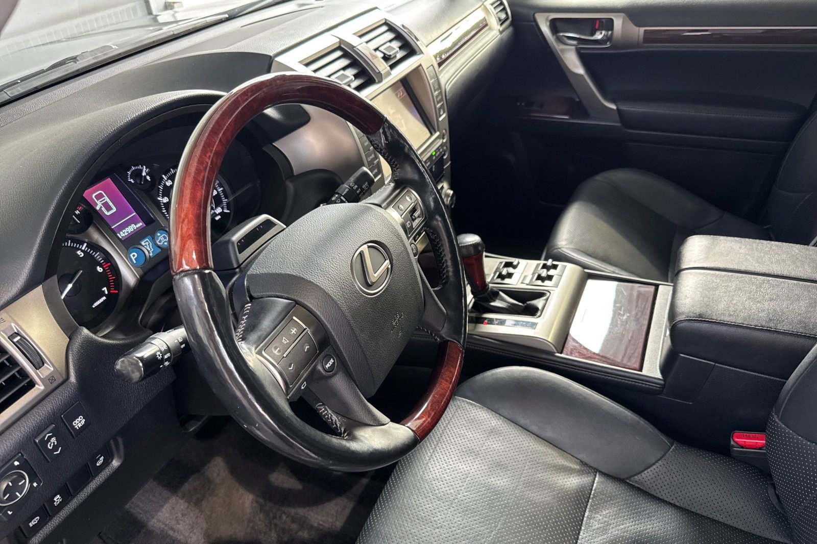 Used 2017 Lexus GX 460 Luxury AWD/4WD image 11
