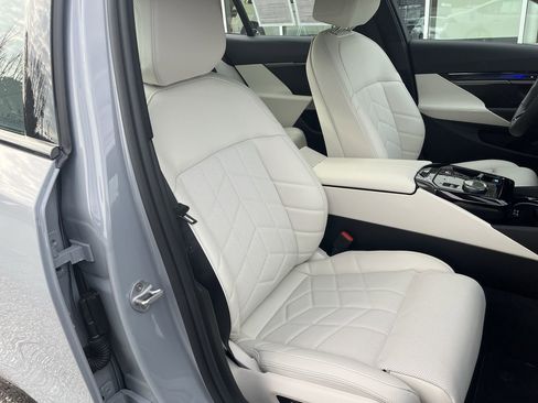 Certified 2025 BMW i5 M60 w/ Premium Package image 37