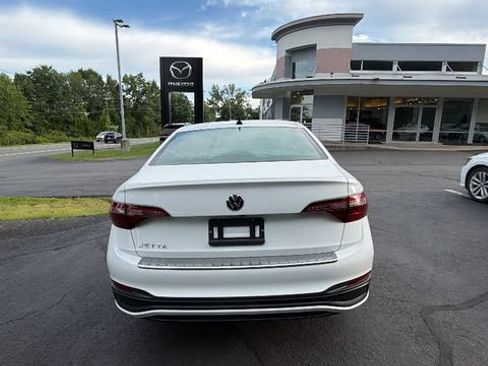 Used 2024 Volkswagen Jetta Sport FWD image 7