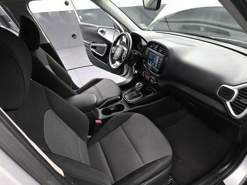 Used 2020 Kia Soul LX FWD image 41