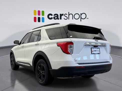 Used 2022 Ford Explorer XLT image 3