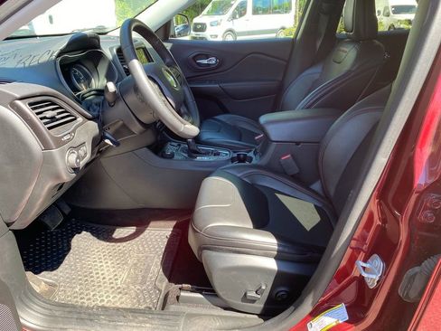 Used 2019 Jeep Cherokee Trailhawk image 12