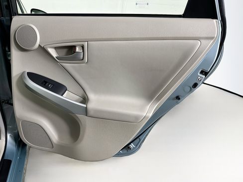 Used 2015 Toyota Prius Four image 28