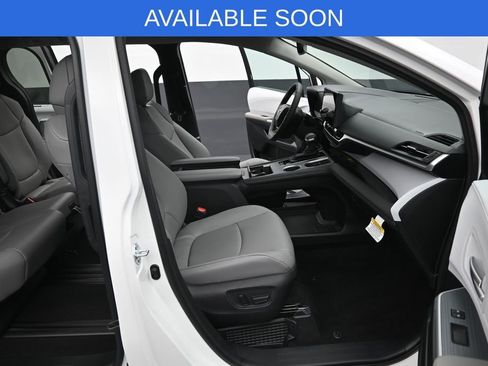 Used 2026 Toyota Sienna XLE FWD image 33
