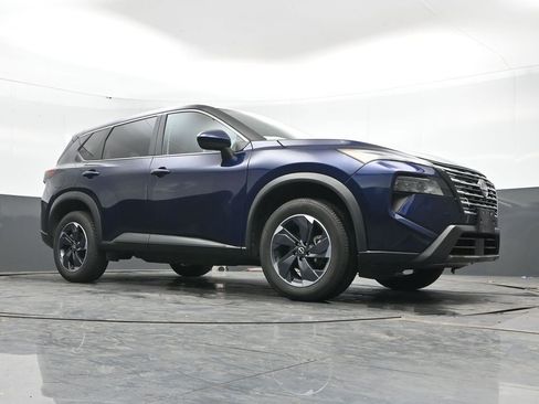 Used 2025 Nissan Rogue SV image 43