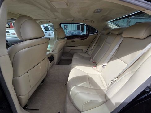 Used 2011 Lexus LS 460 L w/ Luxury Pkg AWD/4WD image 21
