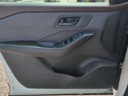 Used 2023 Nissan Rogue S AWD/4WD image 21