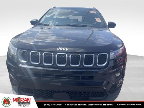 Used 2023 Jeep Compass Latitude w/ Convenience Group AWD/4WD image 2