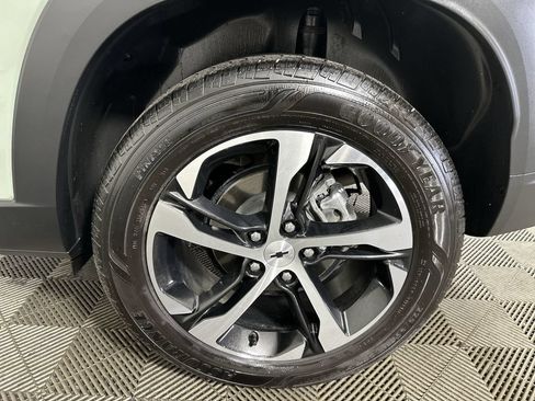 Used 2024 Chevrolet Trax RS w/ Driver Confidence Package FWD image 32