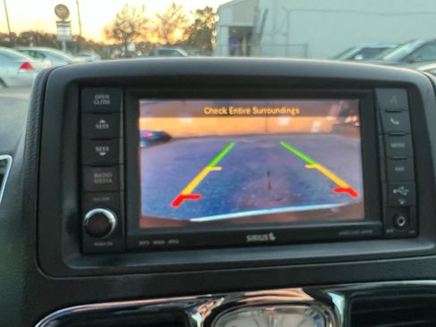 Used 2013 Chrysler Town & Country Touring-L w/ Entertainment Group #2 FWD image 13
