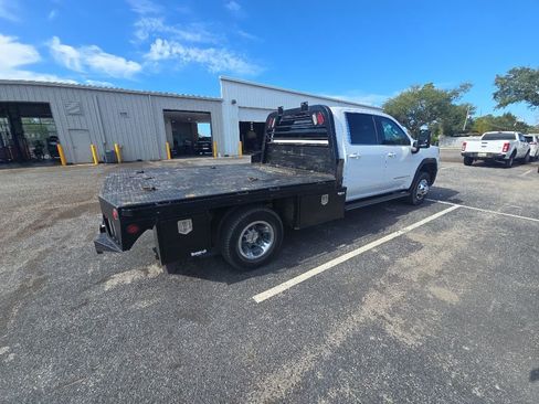 Used 2024 GMC Sierra 3500 SLE w/ SLE Convenience Package image 3