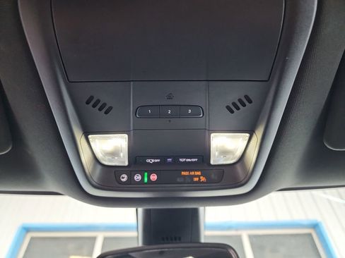 Used 2022 Buick Enclave Essence image 34