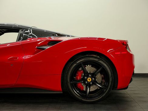 Used 2017 Ferrari 488 Spider image 9