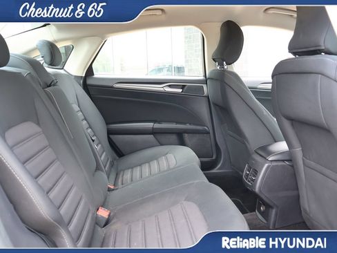 Used 2018 Ford Fusion SE w/ Fusion SE Technology Package FWD image 12