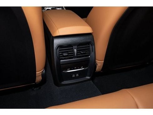 Used 2025 BMW 330i xDrive Sedan w/ Premium Package image 76