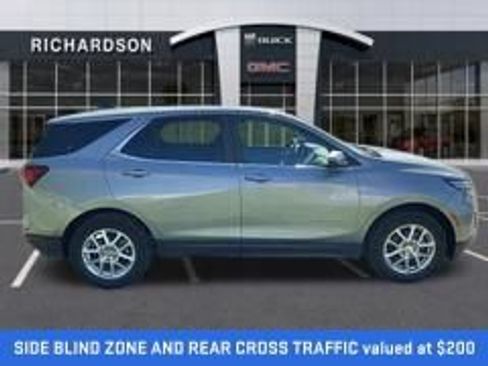 Used 2023 Chevrolet Equinox LT FWD image 4