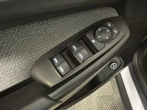 Used 2021 Chevrolet TrailBlazer LT w/ Sun and Liftgate Package FWD image 10