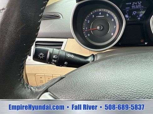 Used 2012 Hyundai Elantra Limited FWD image 28