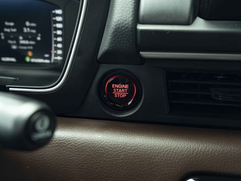 Used 2025 Honda Pilot Elite image 26