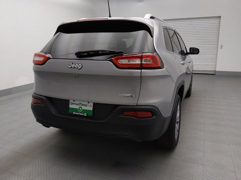 Used 2018 Jeep Cherokee Latitude Plus w/ Comfort/Convenience Group image 7